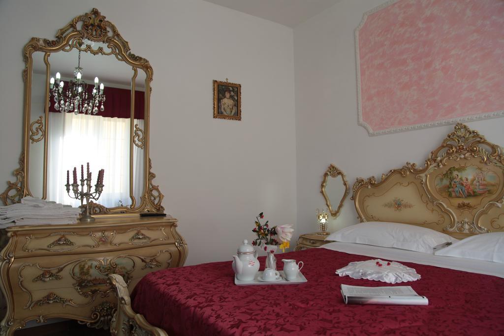 Couette-café Casa Del Girasole 2*