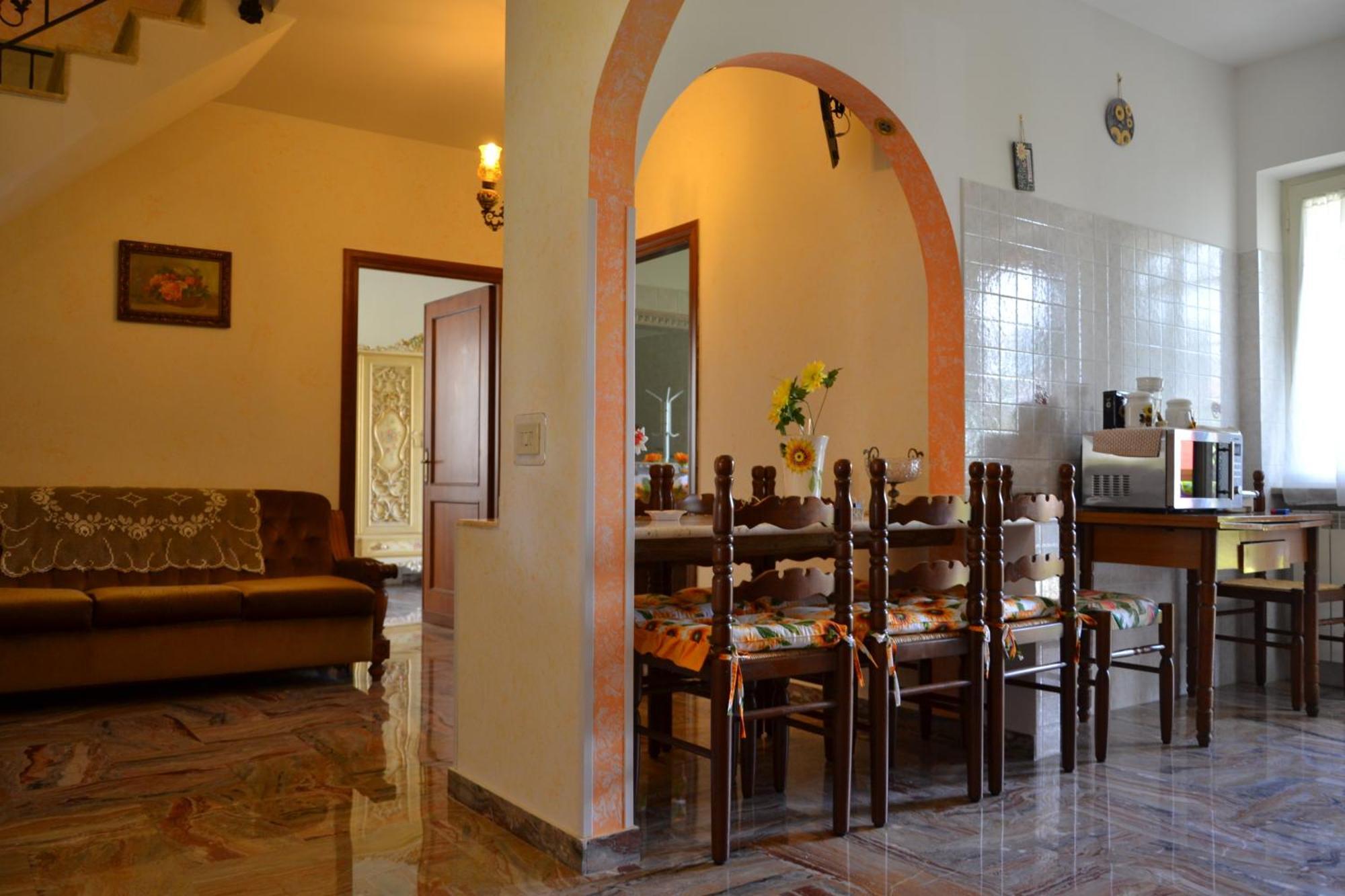 Couette-café Casa Del Girasole 2*
